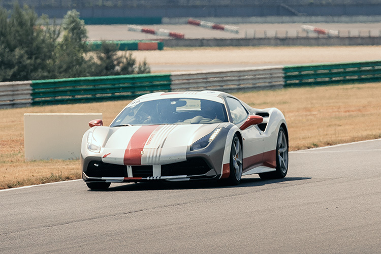 Ferrari F8 Rennstrecke fahren