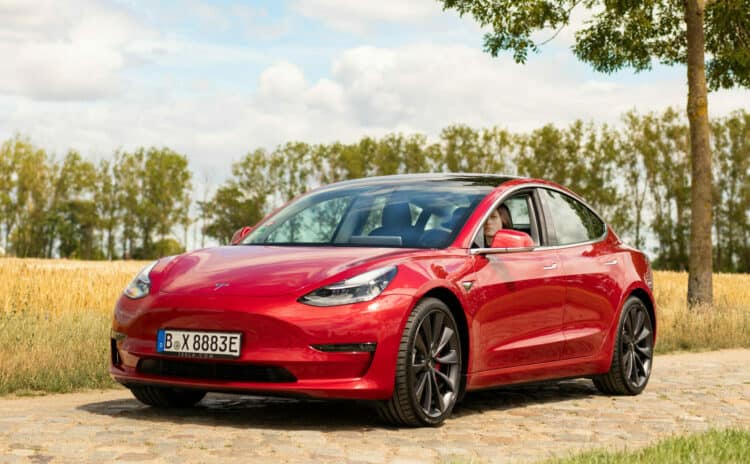 Tesla Model 3 Performance mieten in Berlin