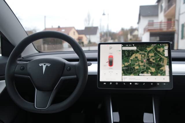 Tesla Model 3 SR Plus mieten bei Augsburg