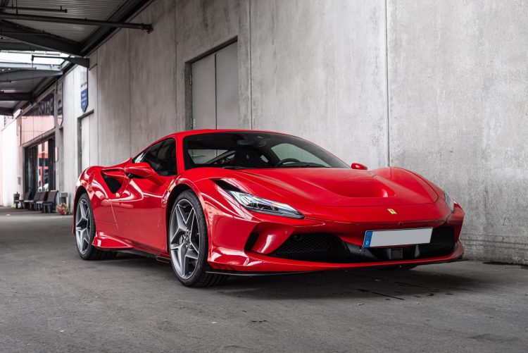 Ferrari F8 Tributo mieten in Frankfurt