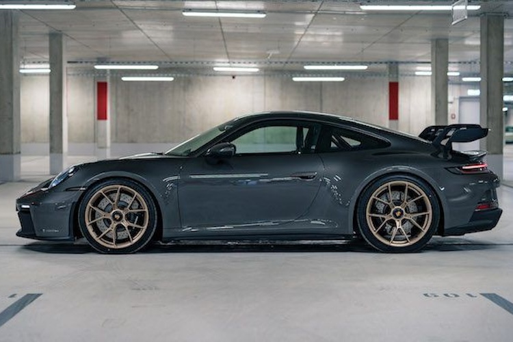 Rent a Porsche 911 GT3 in Hamburg