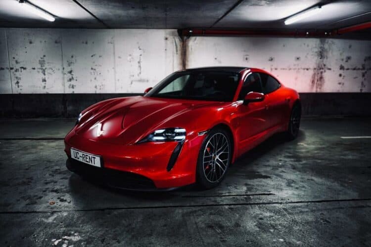 Porsche Taycan 4S mieten in Frankfurt 1