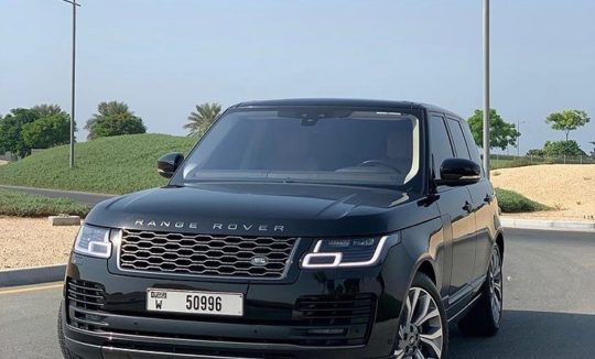 Rent a Range Rover Vogue in Dubai
