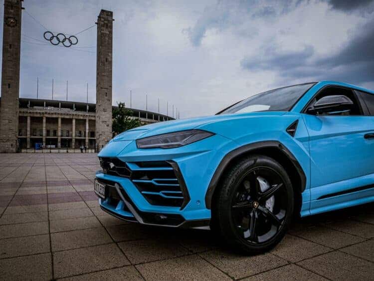 rent a lamborghini urus in berlin